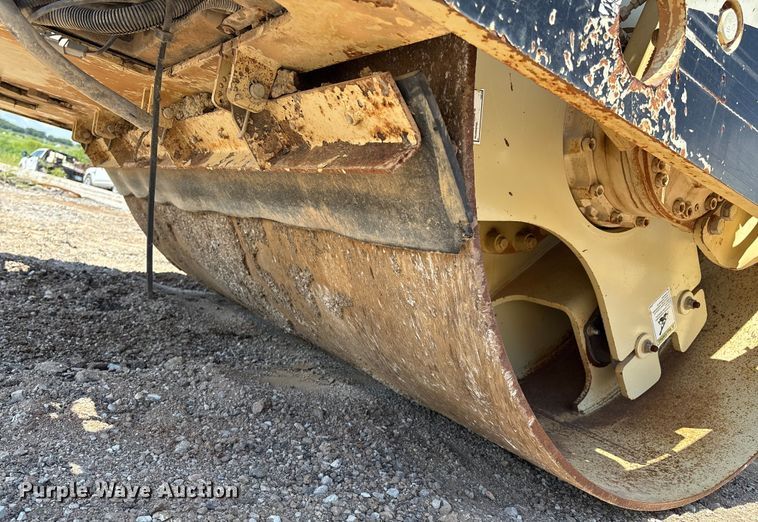 image for item EM0573 Ingersoll Rand DD118HF double drum vibratory roller