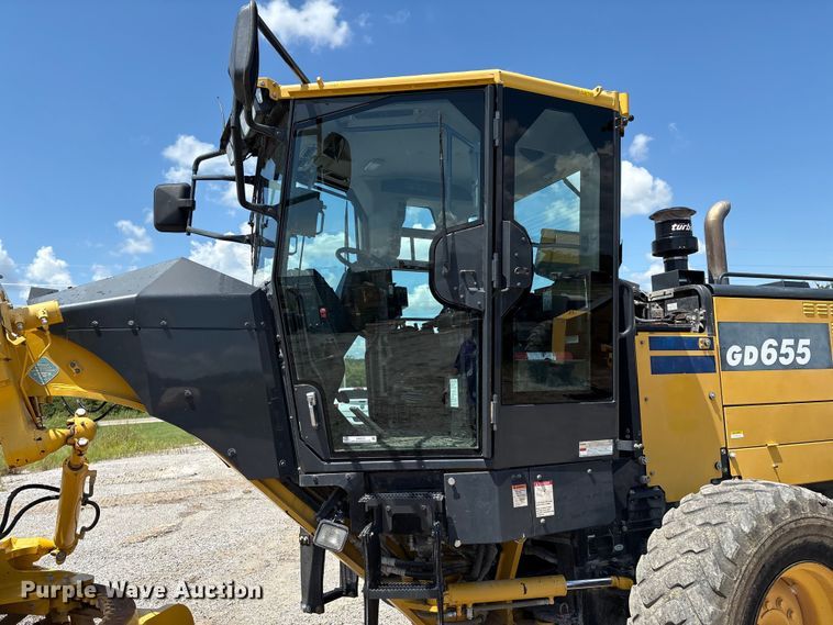 image for item EM0574 2019 Komatsu GD655-7 motor grader