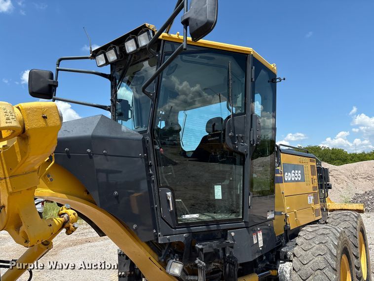image for item EM0574 2019 Komatsu GD655-7 motor grader