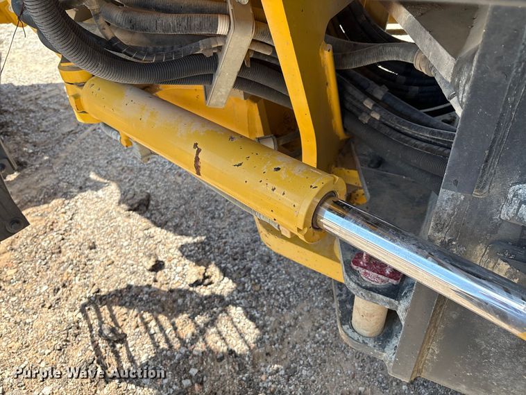 image for item EM0574 2019 Komatsu GD655-7 motor grader