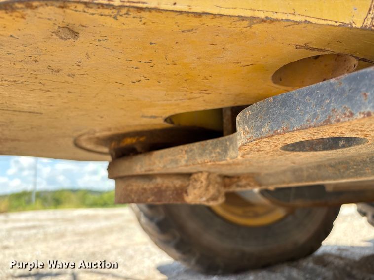 image for item EM0574 2019 Komatsu GD655-7 motor grader