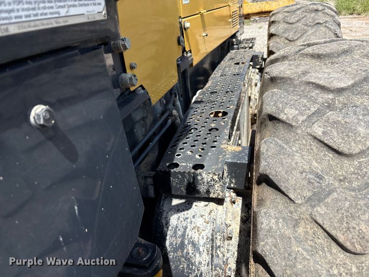 image for item EM0574 2019 Komatsu GD655-7 motor grader