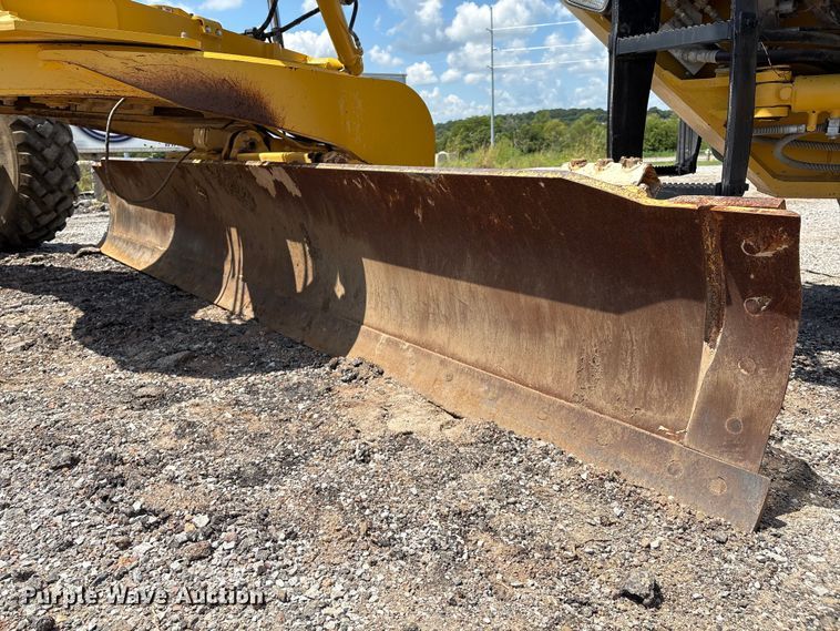 image for item EM0574 2019 Komatsu GD655-7 motor grader