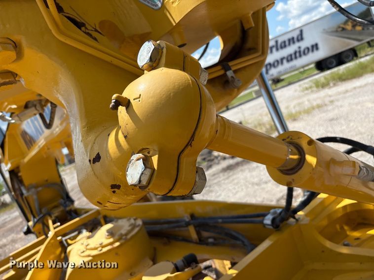 image for item EM0574 2019 Komatsu GD655-7 motor grader