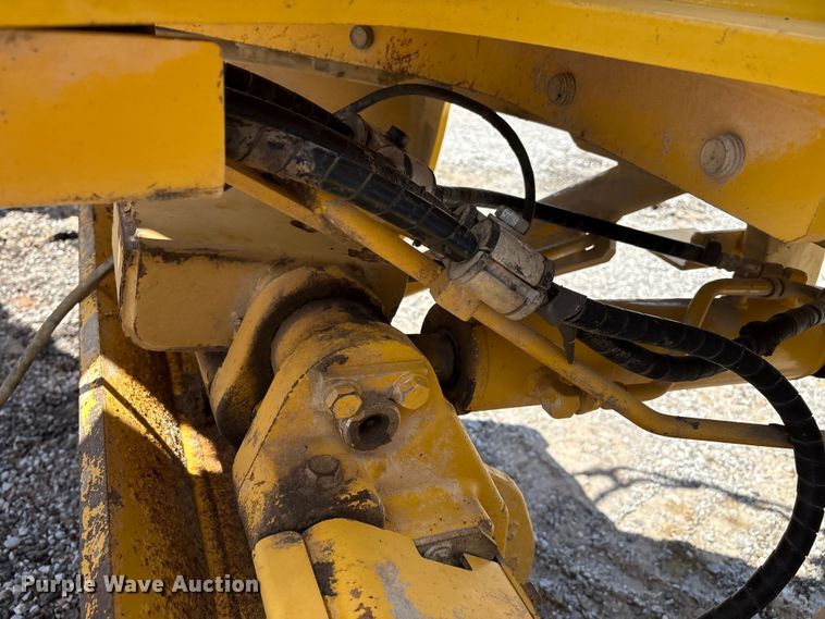 image for item EM0574 2019 Komatsu GD655-7 motor grader