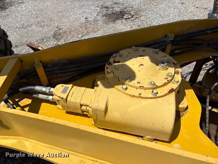 image for item EM0574 2019 Komatsu GD655-7 motor grader