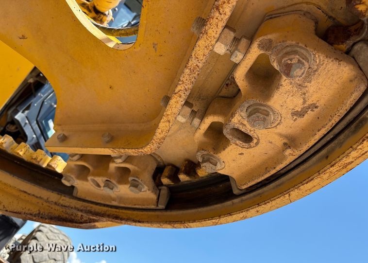 image for item EM0574 2019 Komatsu GD655-7 motor grader