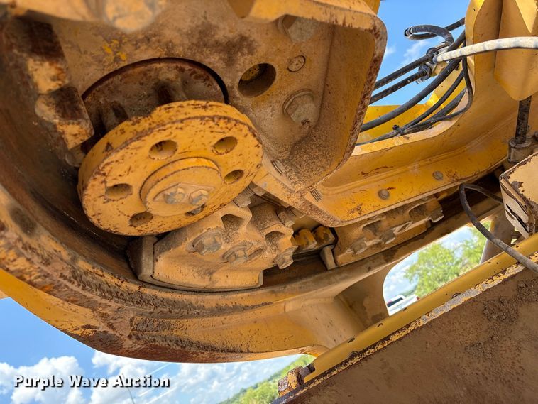 image for item EM0574 2019 Komatsu GD655-7 motor grader