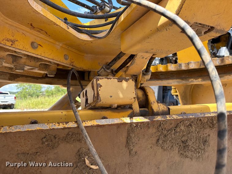 image for item EM0574 2019 Komatsu GD655-7 motor grader