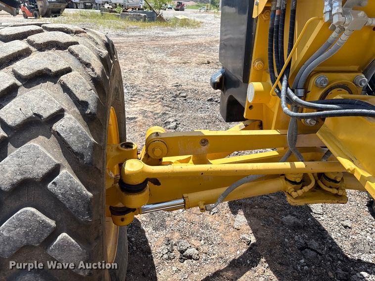 image for item EM0574 2019 Komatsu GD655-7 motor grader
