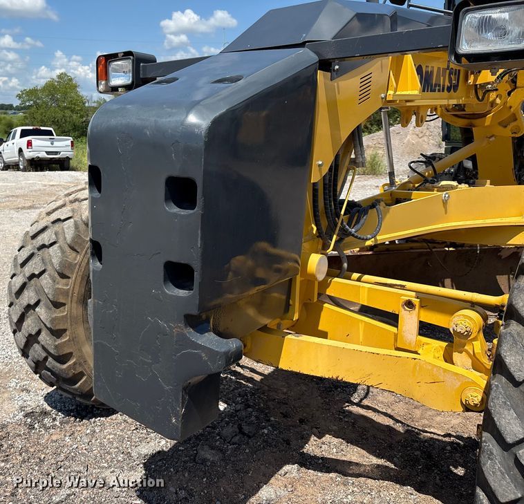 image for item EM0574 2019 Komatsu GD655-7 motor grader