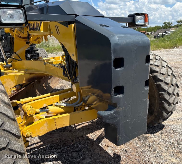 image for item EM0574 2019 Komatsu GD655-7 motor grader