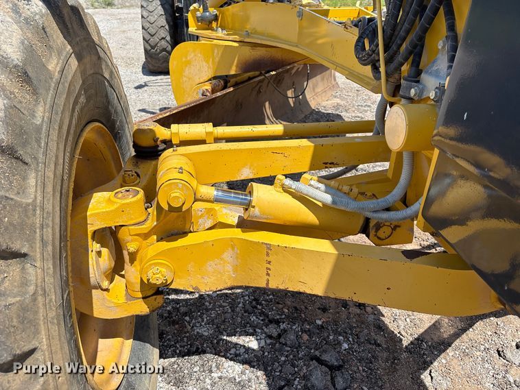 image for item EM0574 2019 Komatsu GD655-7 motor grader