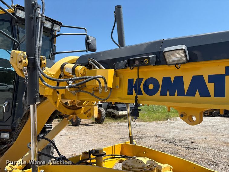 image for item EM0574 2019 Komatsu GD655-7 motor grader