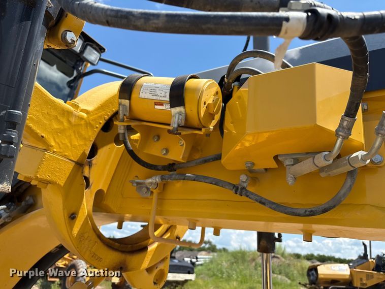 image for item EM0574 2019 Komatsu GD655-7 motor grader