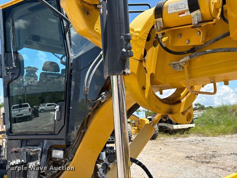 image for item EM0574 2019 Komatsu GD655-7 motor grader