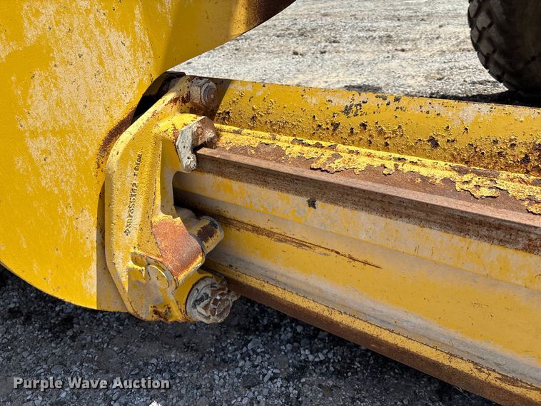 image for item EM0574 2019 Komatsu GD655-7 motor grader