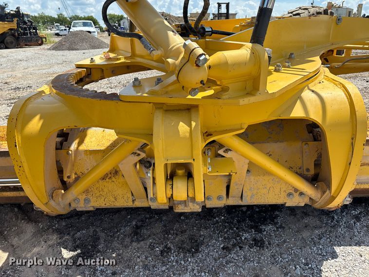 image for item EM0574 2019 Komatsu GD655-7 motor grader