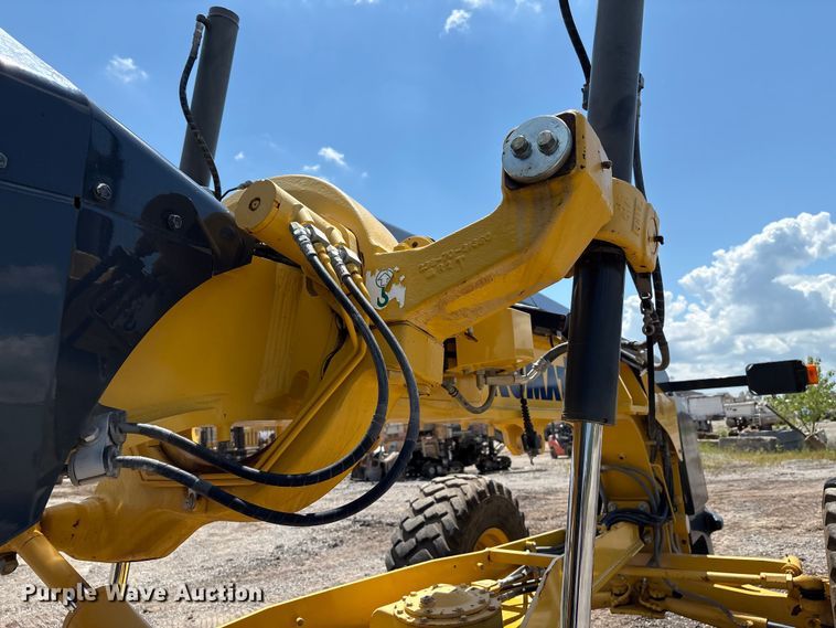 image for item EM0574 2019 Komatsu GD655-7 motor grader