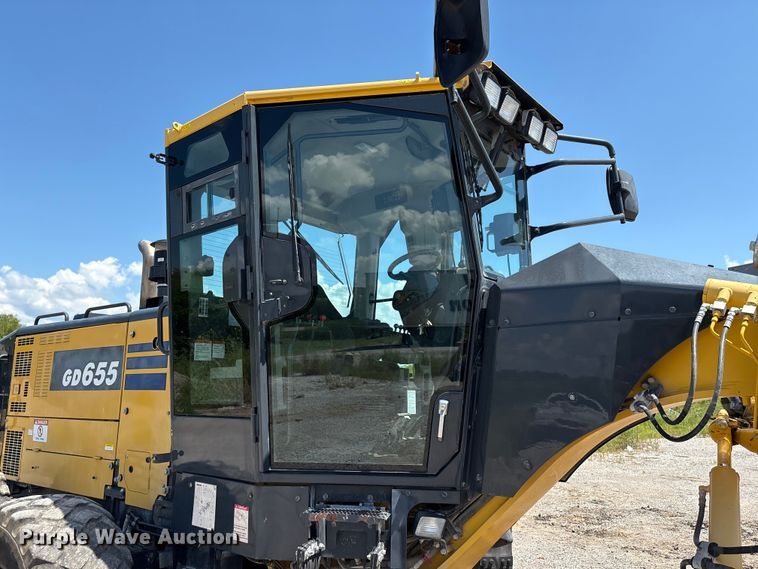 image for item EM0574 2019 Komatsu GD655-7 motor grader