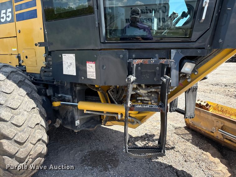 image for item EM0574 2019 Komatsu GD655-7 motor grader