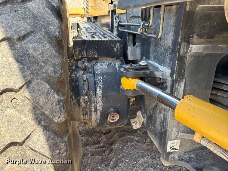 image for item EM0574 2019 Komatsu GD655-7 motor grader