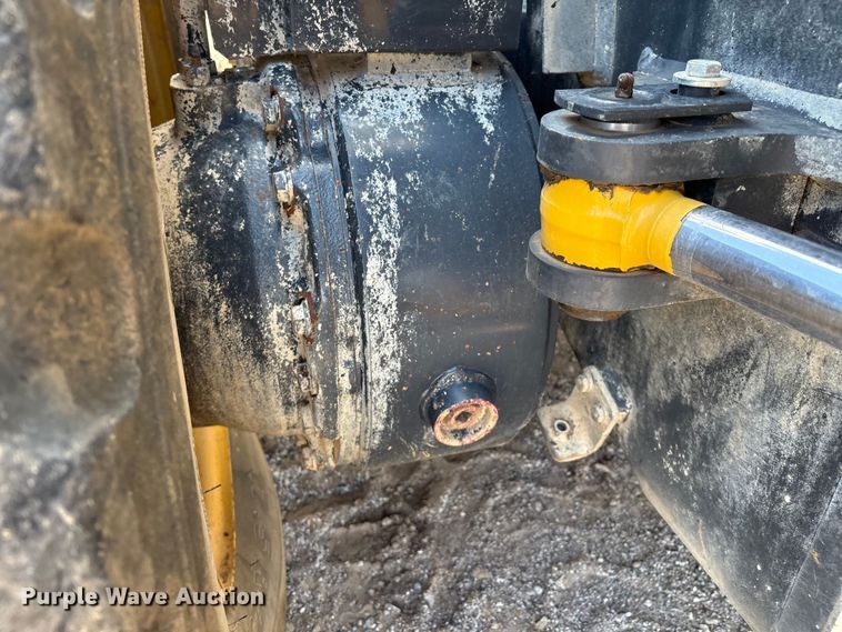 image for item EM0574 2019 Komatsu GD655-7 motor grader