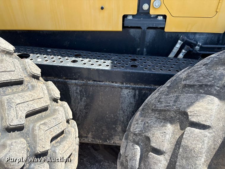 image for item EM0574 2019 Komatsu GD655-7 motor grader