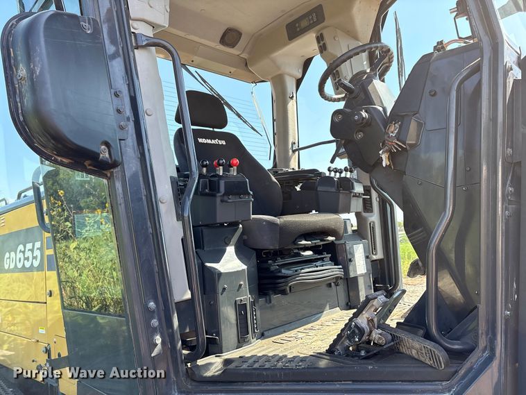 image for item EM0574 2019 Komatsu GD655-7 motor grader