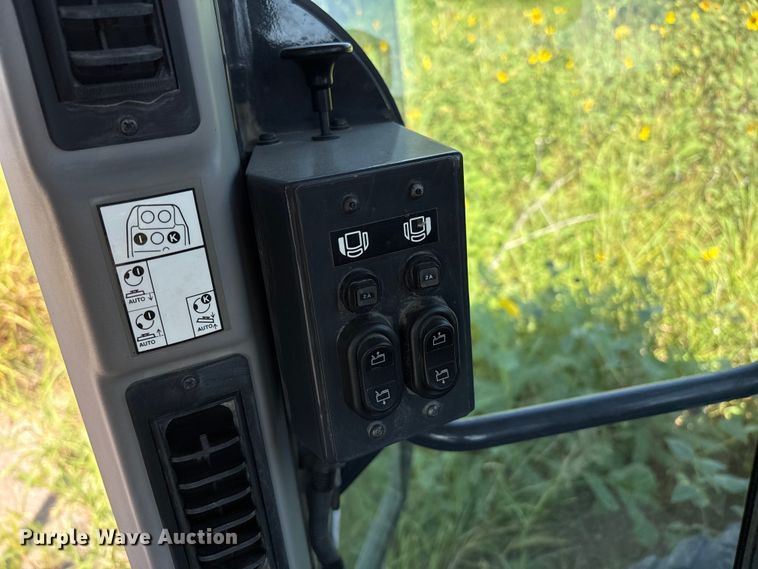 image for item EM0574 2019 Komatsu GD655-7 motor grader