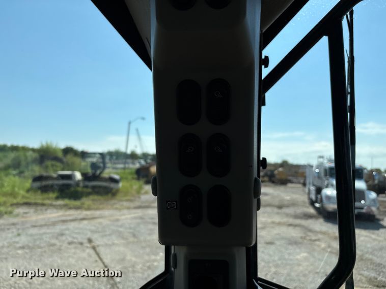 image for item EM0574 2019 Komatsu GD655-7 motor grader