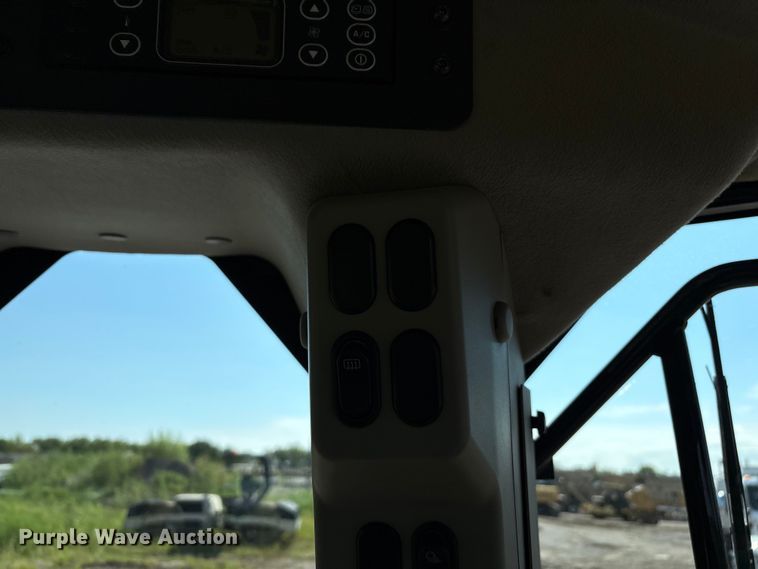 image for item EM0574 2019 Komatsu GD655-7 motor grader