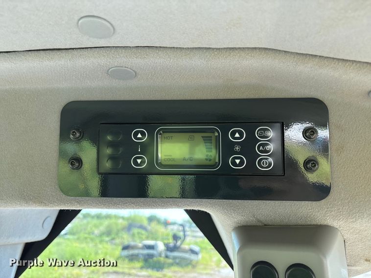 image for item EM0574 2019 Komatsu GD655-7 motor grader