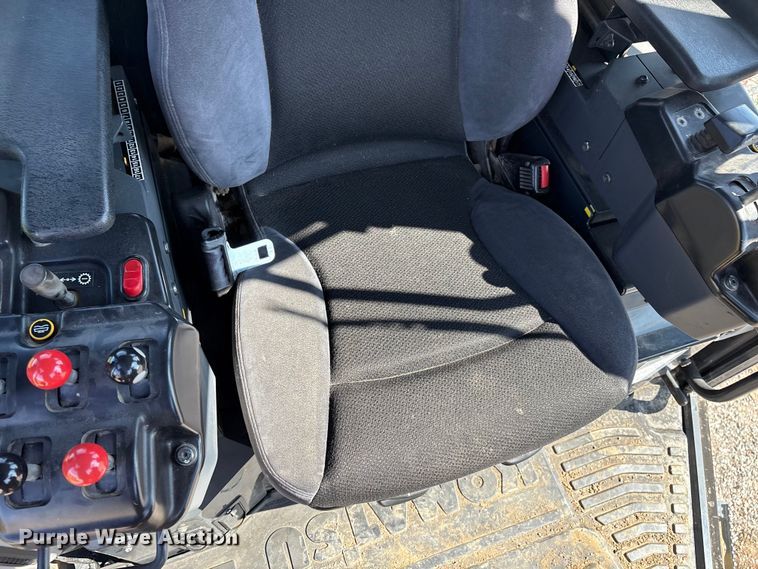 image for item EM0574 2019 Komatsu GD655-7 motor grader