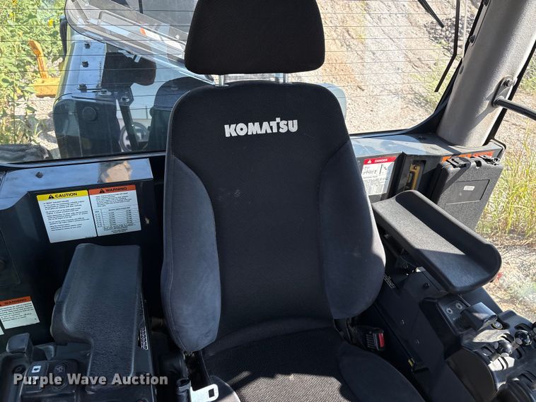 image for item EM0574 2019 Komatsu GD655-7 motor grader