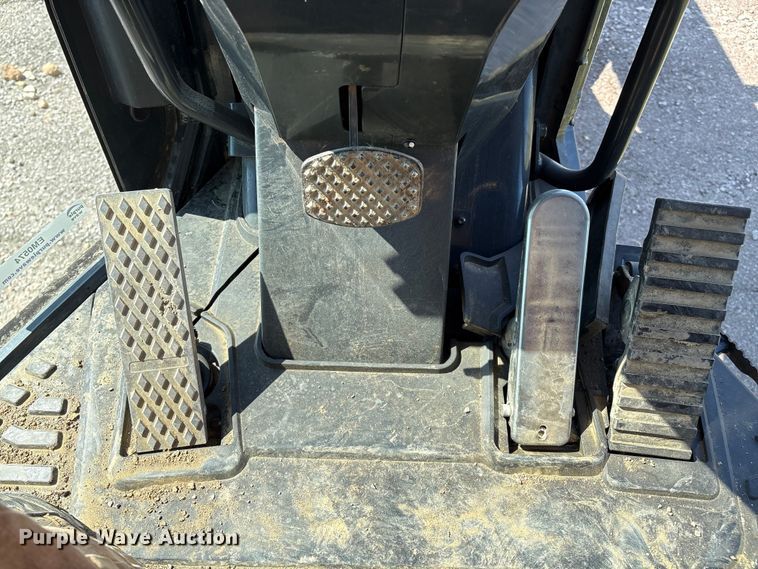 image for item EM0574 2019 Komatsu GD655-7 motor grader