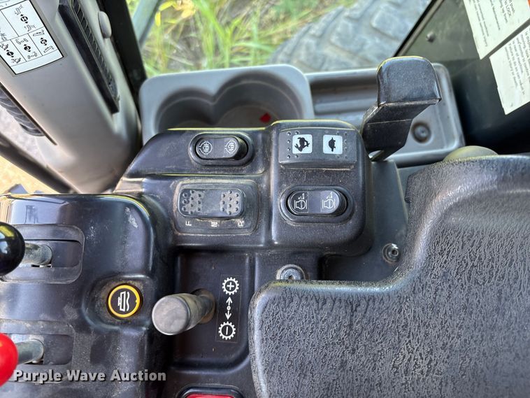 image for item EM0574 2019 Komatsu GD655-7 motor grader