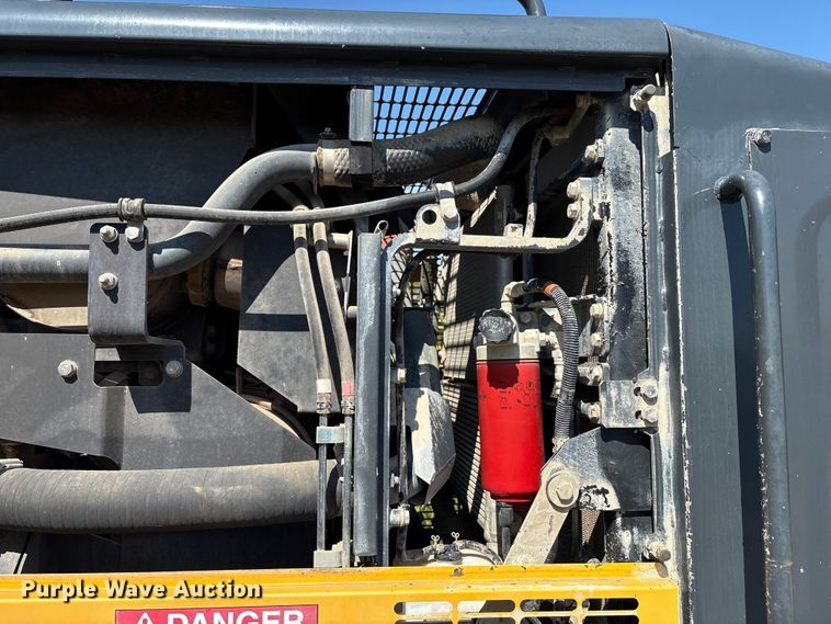 image for item EM0574 2019 Komatsu GD655-7 motor grader