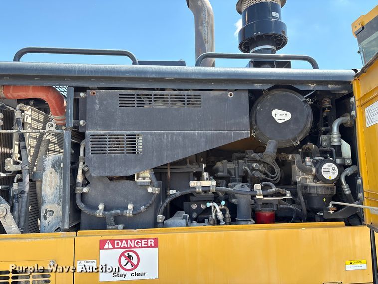 image for item EM0574 2019 Komatsu GD655-7 motor grader