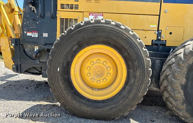 image for item EM0574 2019 Komatsu GD655-7 motor grader