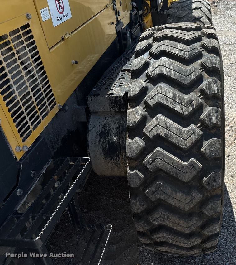 image for item EM0574 2019 Komatsu GD655-7 motor grader