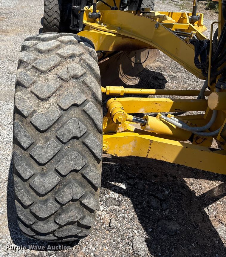 image for item EM0574 2019 Komatsu GD655-7 motor grader