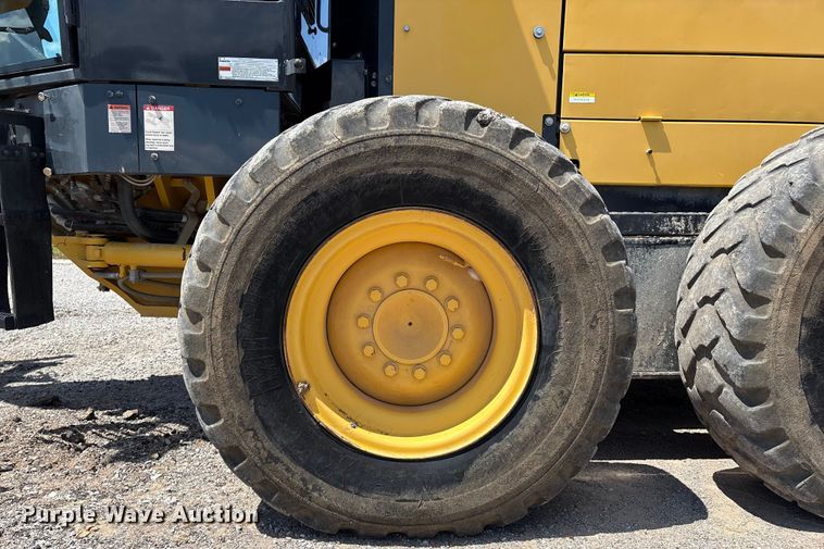 image for item EM0574 2019 Komatsu GD655-7 motor grader