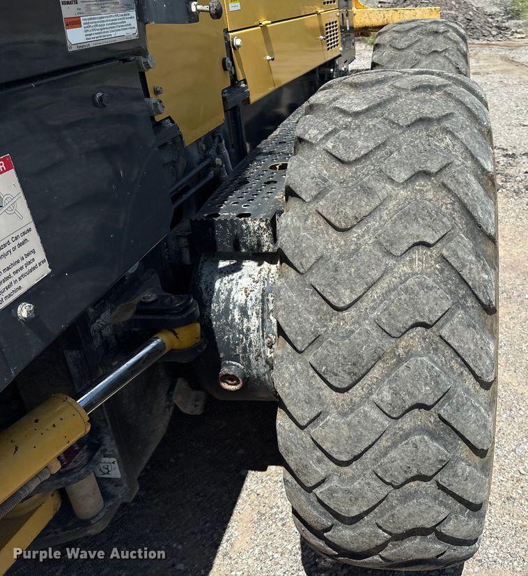 image for item EM0574 2019 Komatsu GD655-7 motor grader