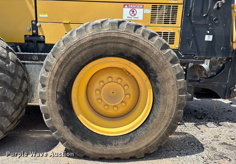 image for item EM0574 2019 Komatsu GD655-7 motor grader