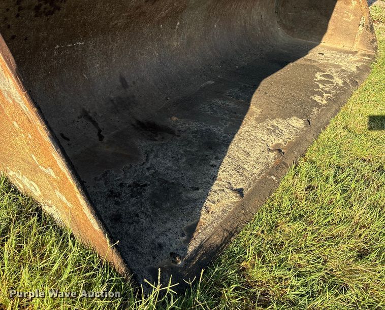 image for item EM0575 2009 John Deere 710J landscape tractor