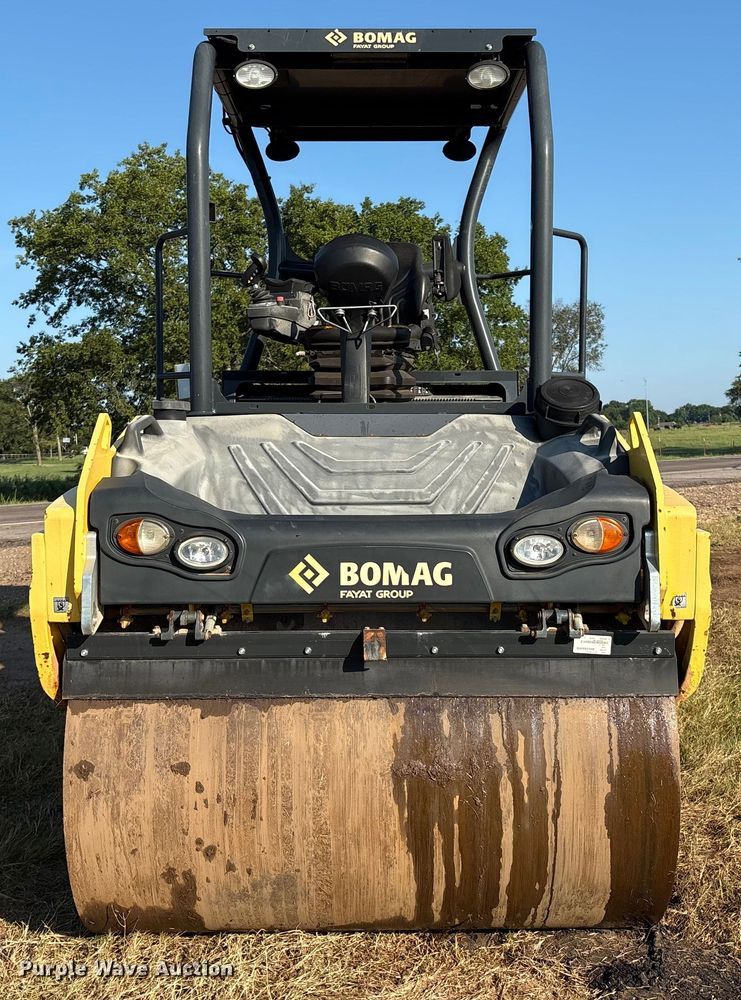 image for item EM0576 2016 Bomag BW151AC-5 combination roller