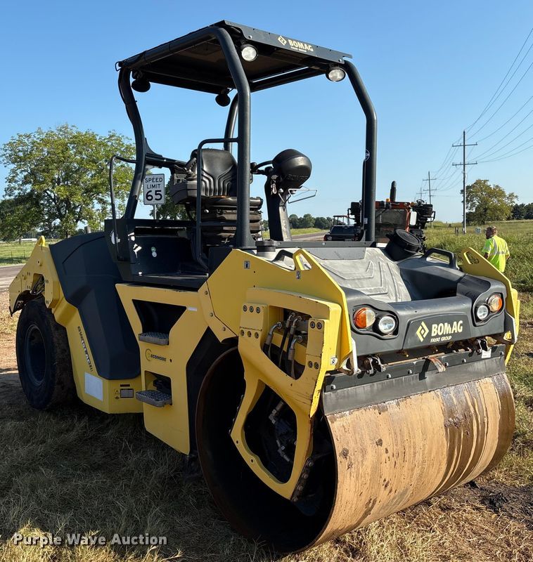 image for item EM0576 2016 Bomag BW151AC-5 combination roller