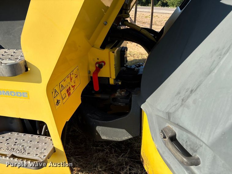 image for item EM0576 2016 Bomag BW151AC-5 combination roller