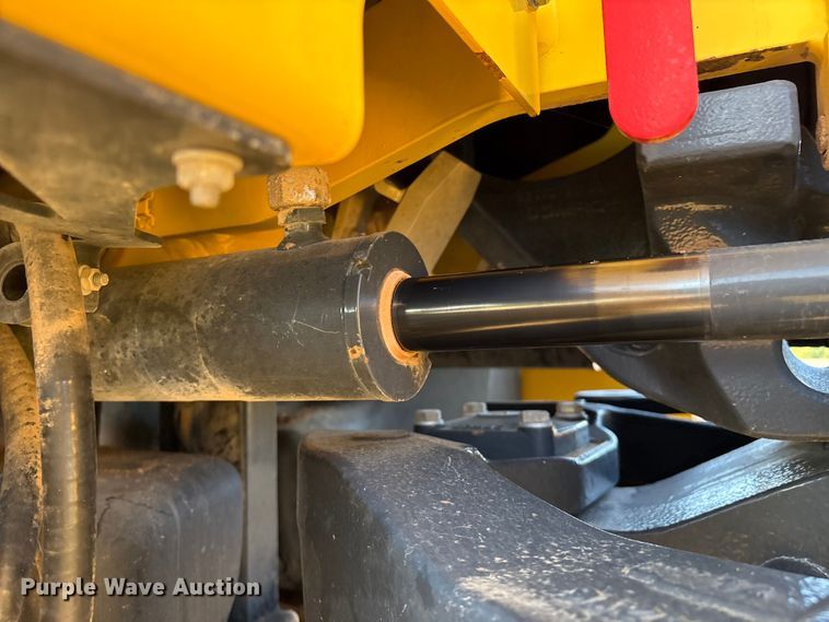 image for item EM0576 2016 Bomag BW151AC-5 combination roller